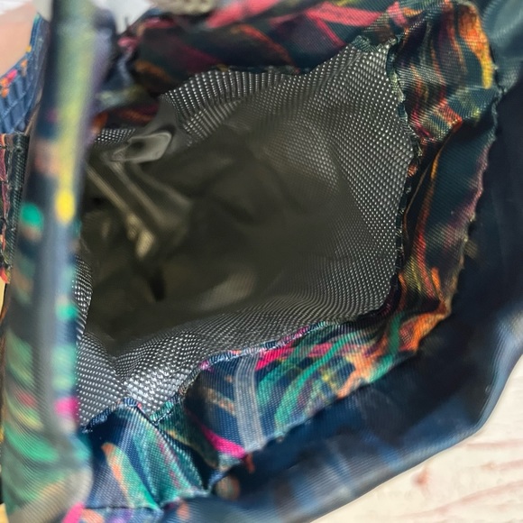 Lug Huggie Crossbody Water Bottle Holder - Picture 6 of 9